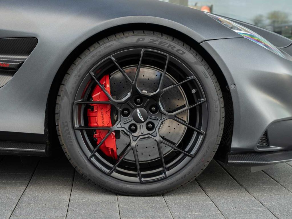 Aston Martin Vanquish 2025