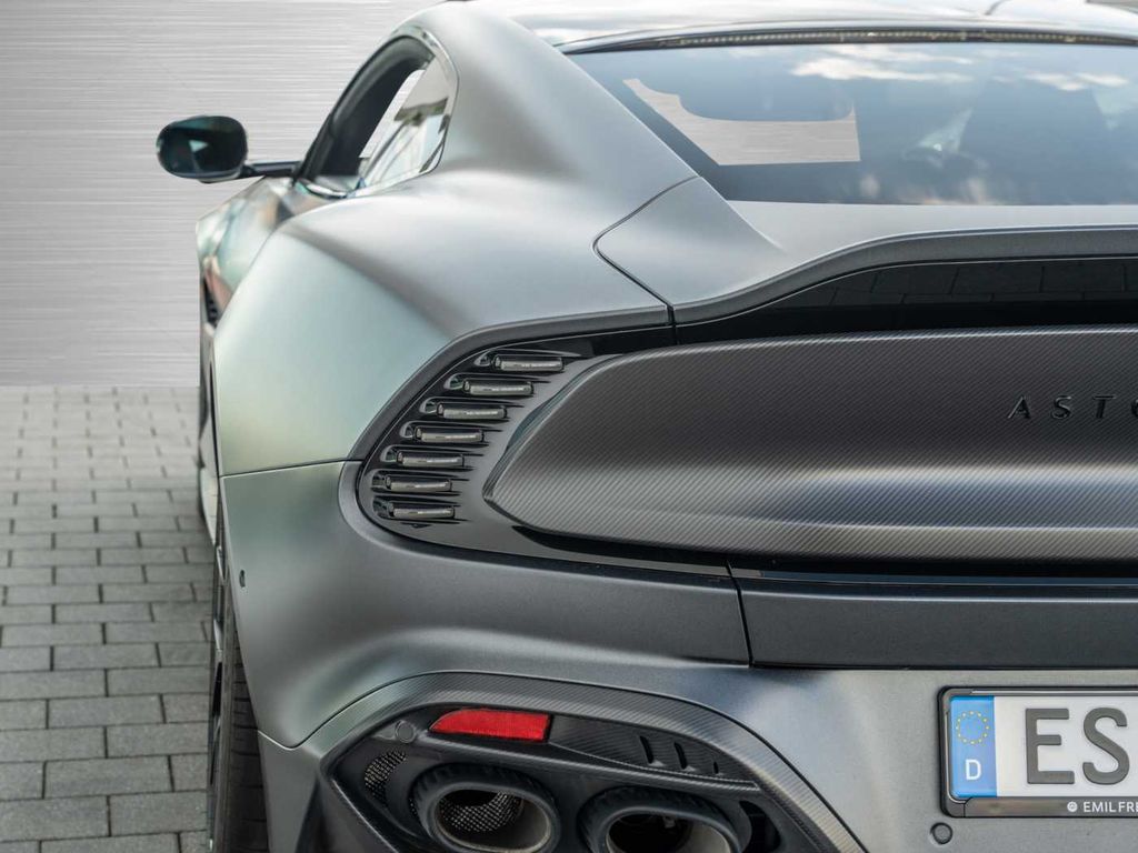 Aston Martin Vanquish 2025