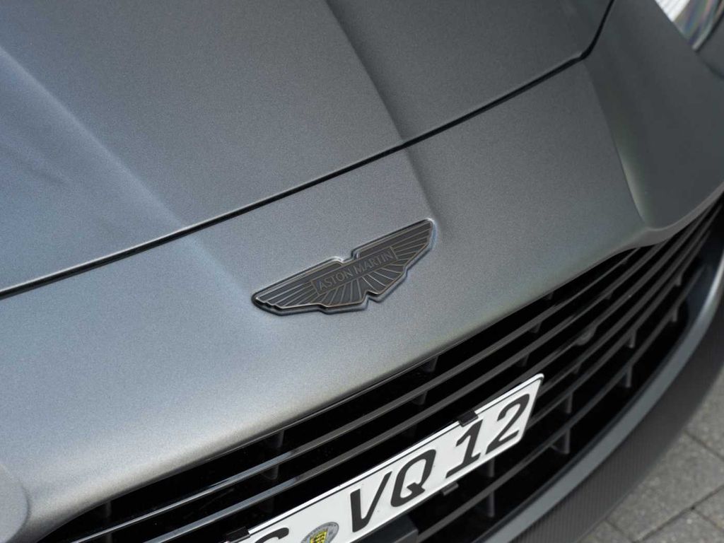 Aston Martin Vanquish 2025