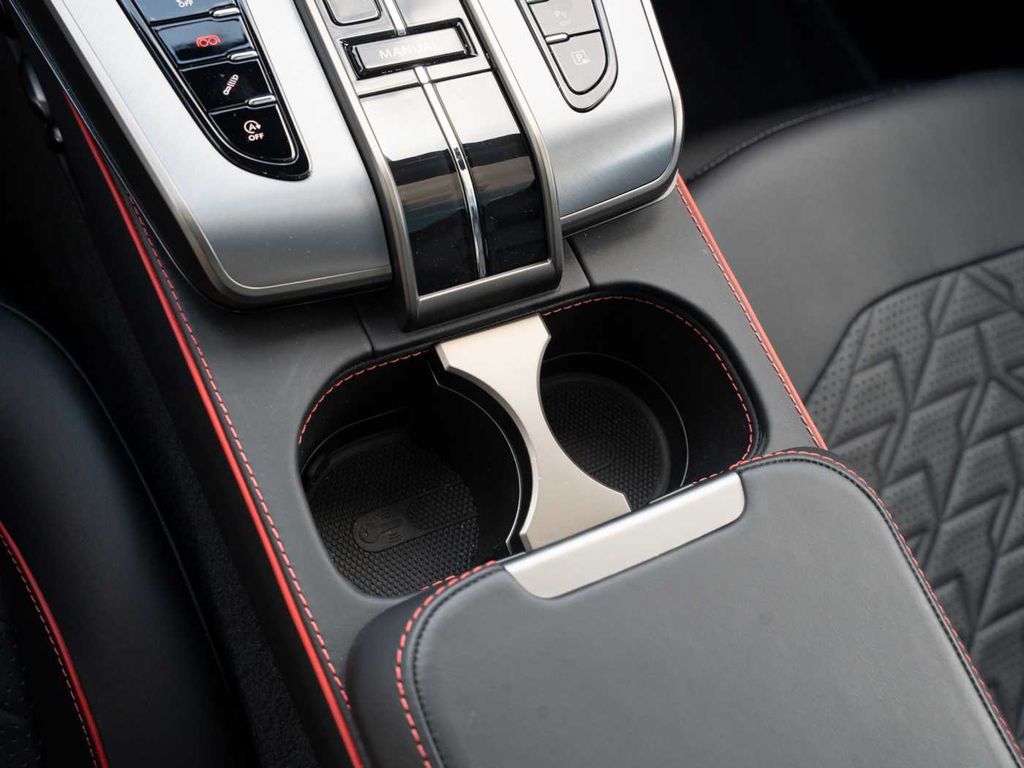 Aston Martin Vanquish 2025