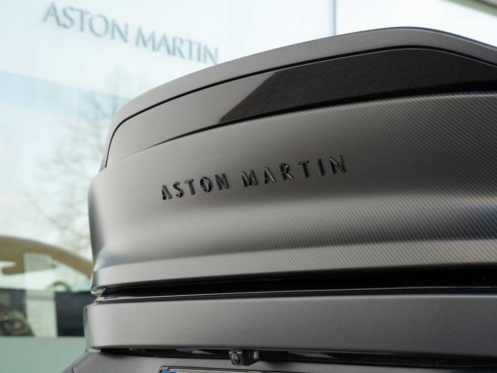 Aston Martin Vanquish 2025