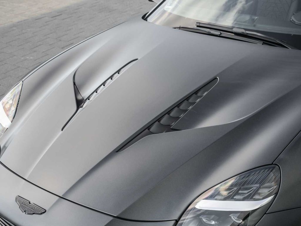 Aston Martin Vanquish 2025