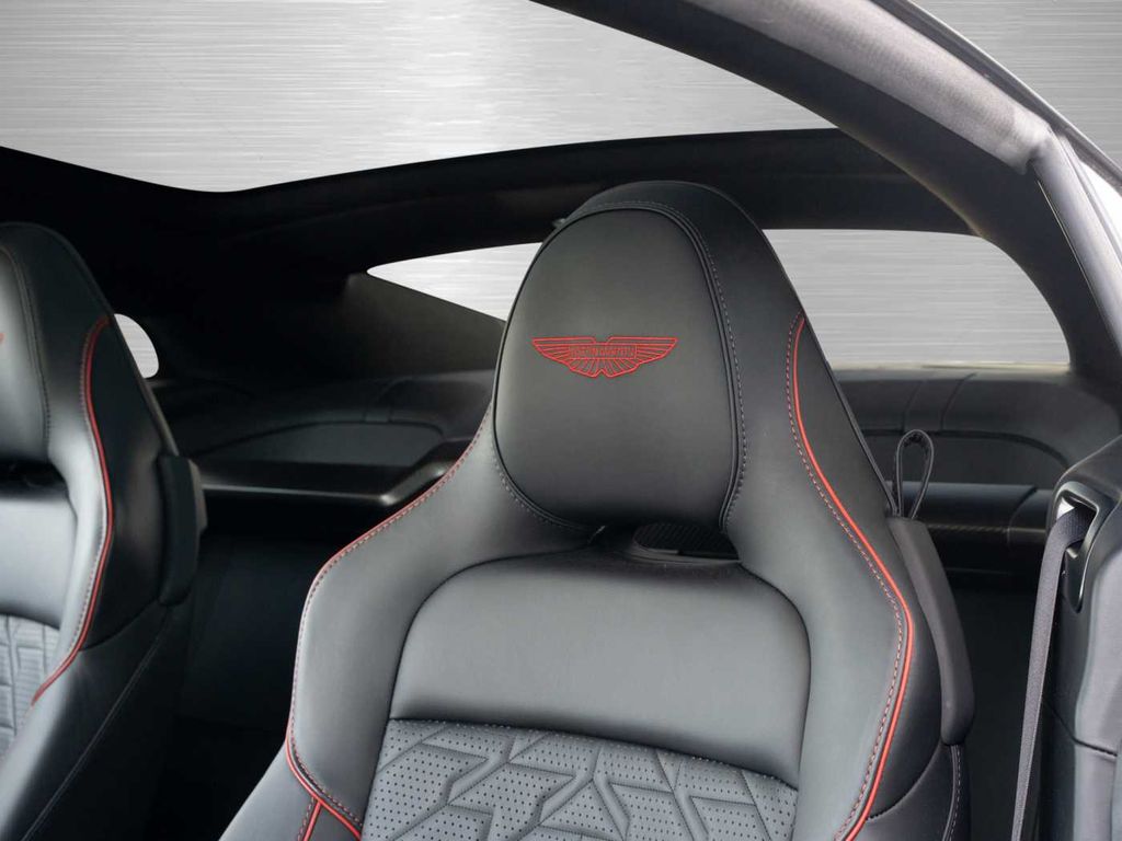 Aston Martin Vanquish 2025