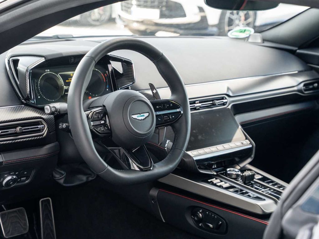 Aston Martin Vanquish 2025