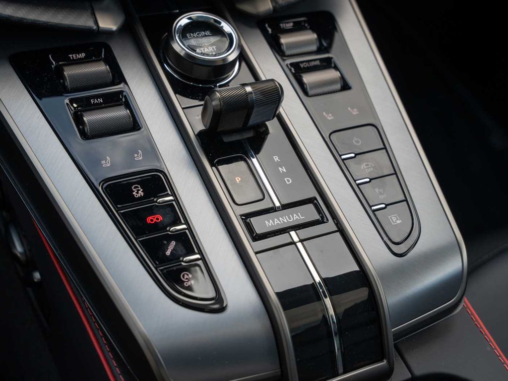 Aston Martin Vanquish 2025