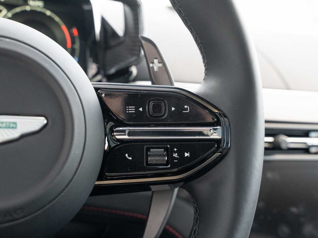 Aston Martin Vanquish 2025