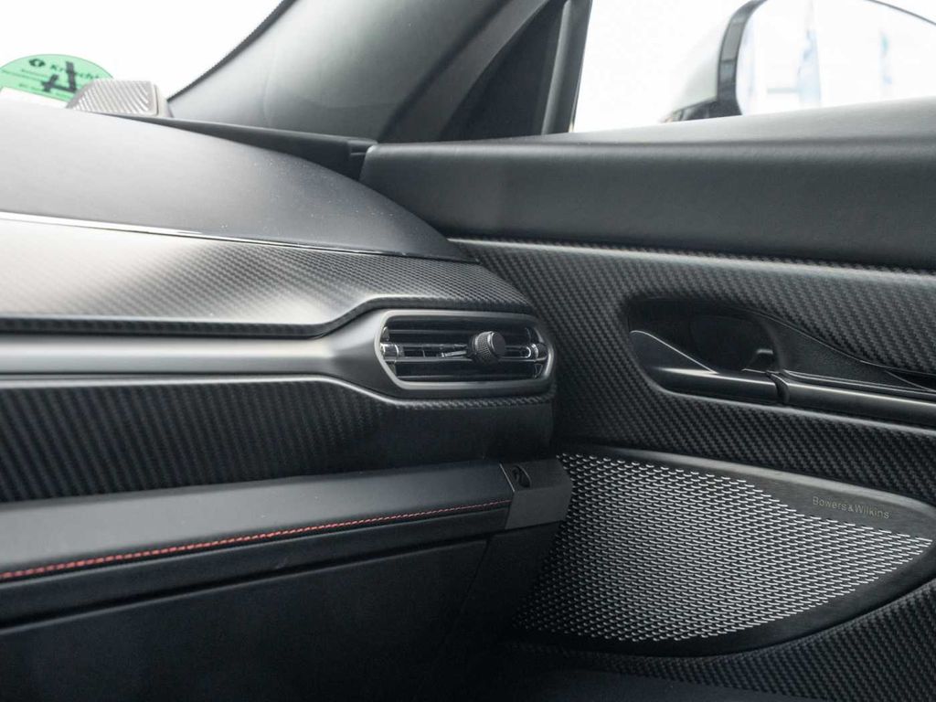 Aston Martin Vanquish 2025