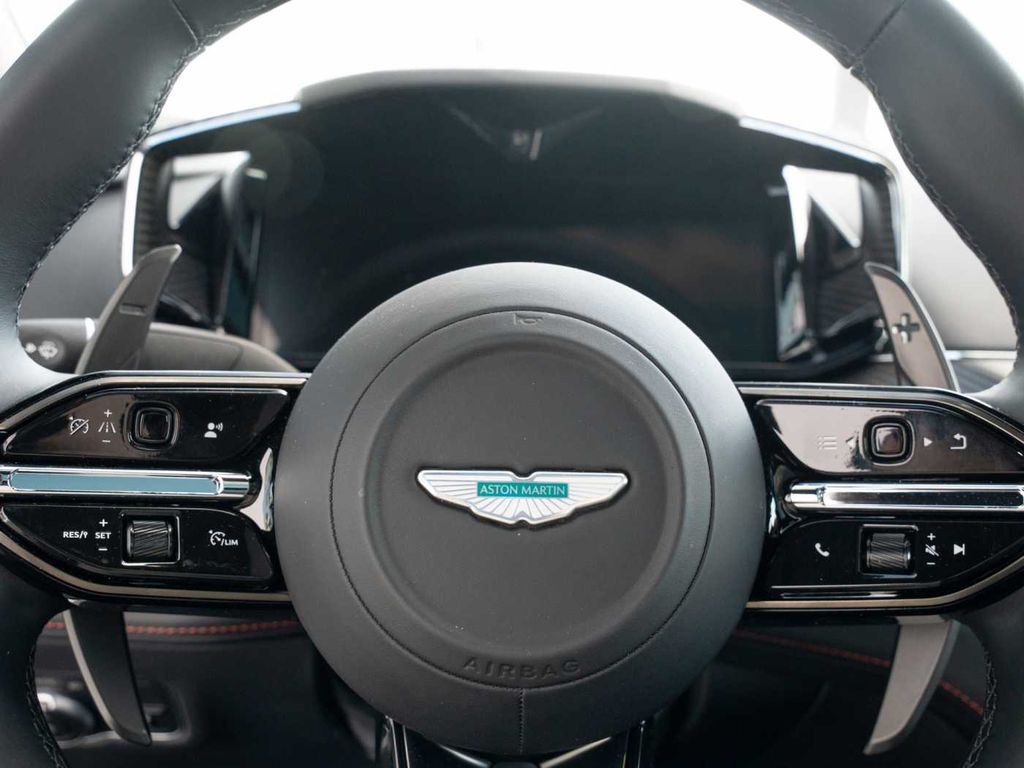 Aston Martin Vanquish 2025