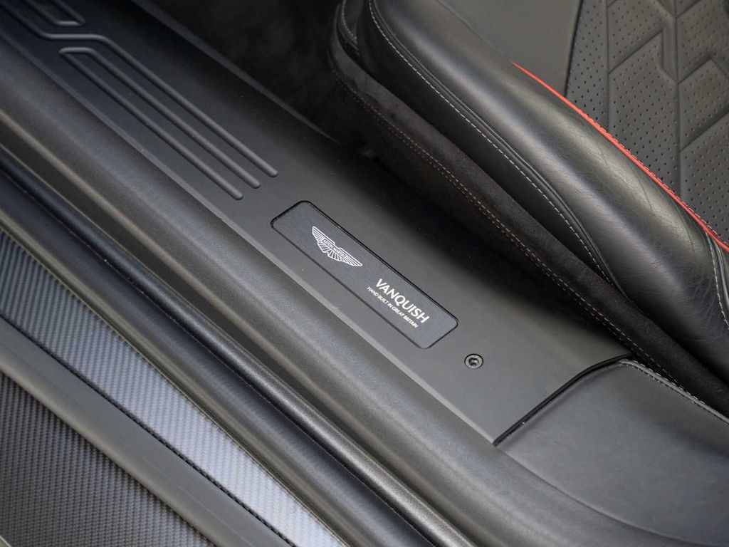 Aston Martin Vanquish 2025