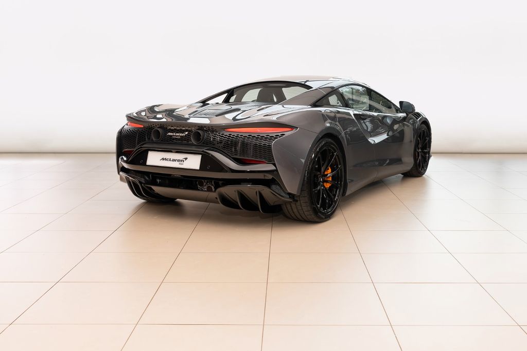 McLaren Artura 2024