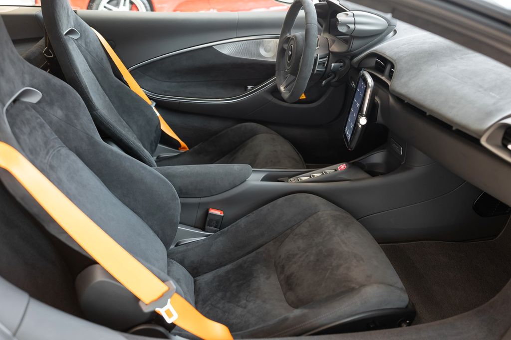 McLaren Artura 2024