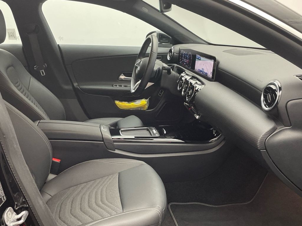 Mercedes-Benz CLA 180 2024