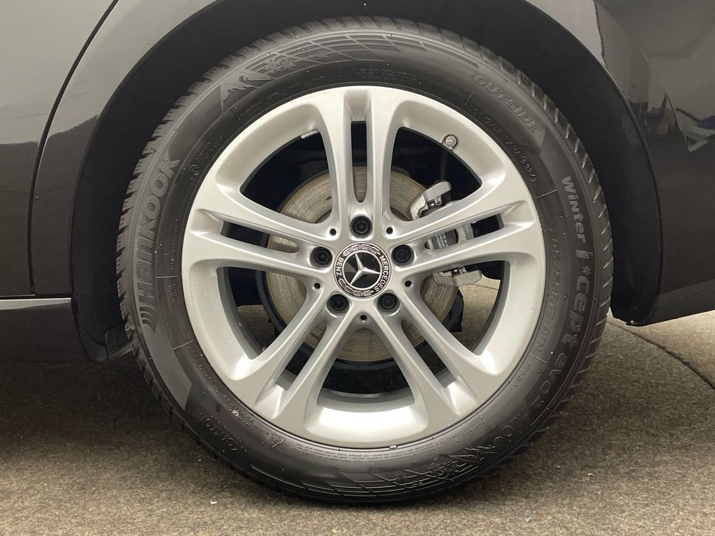 Mercedes-Benz CLA 180 2024