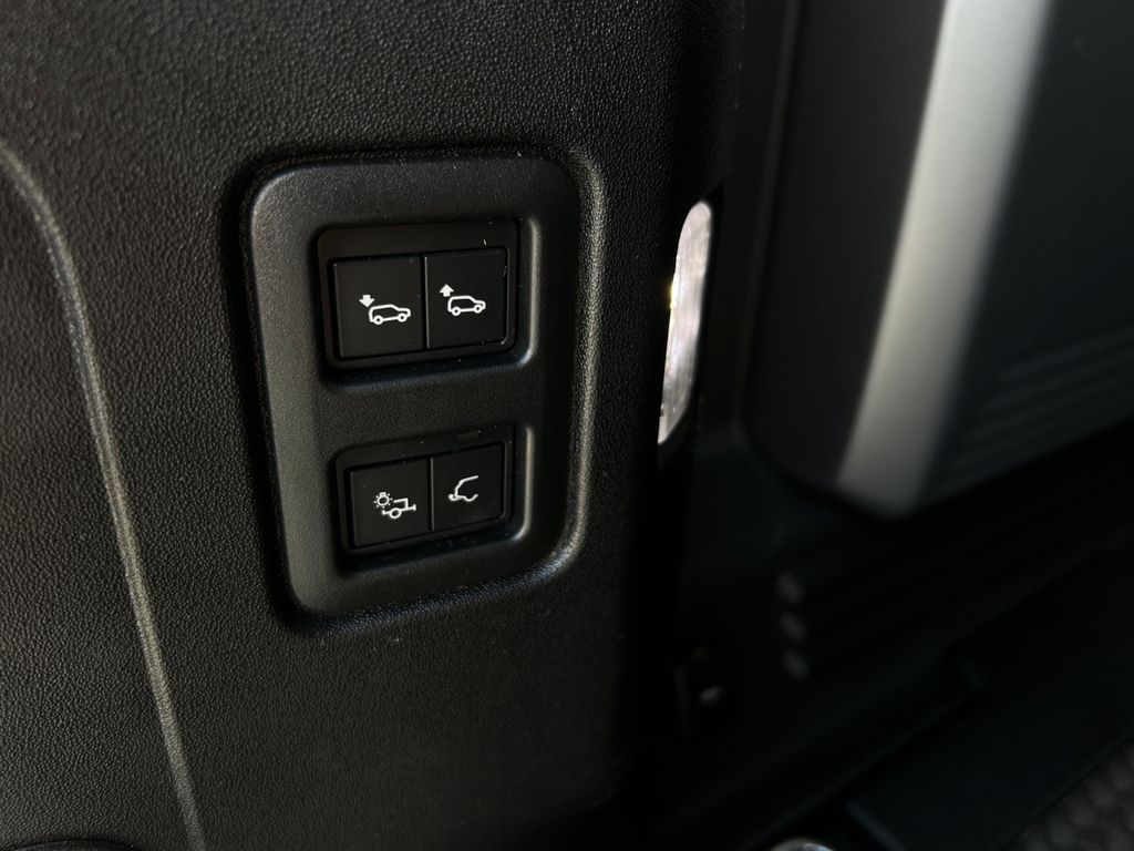 Land Rover Defender 2020