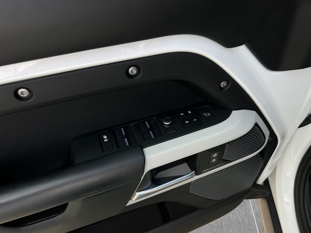 Land Rover Defender 2020