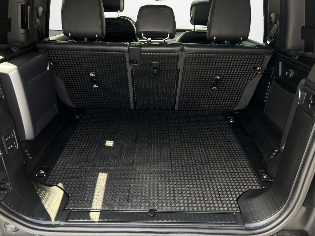 Land Rover Defender 2020