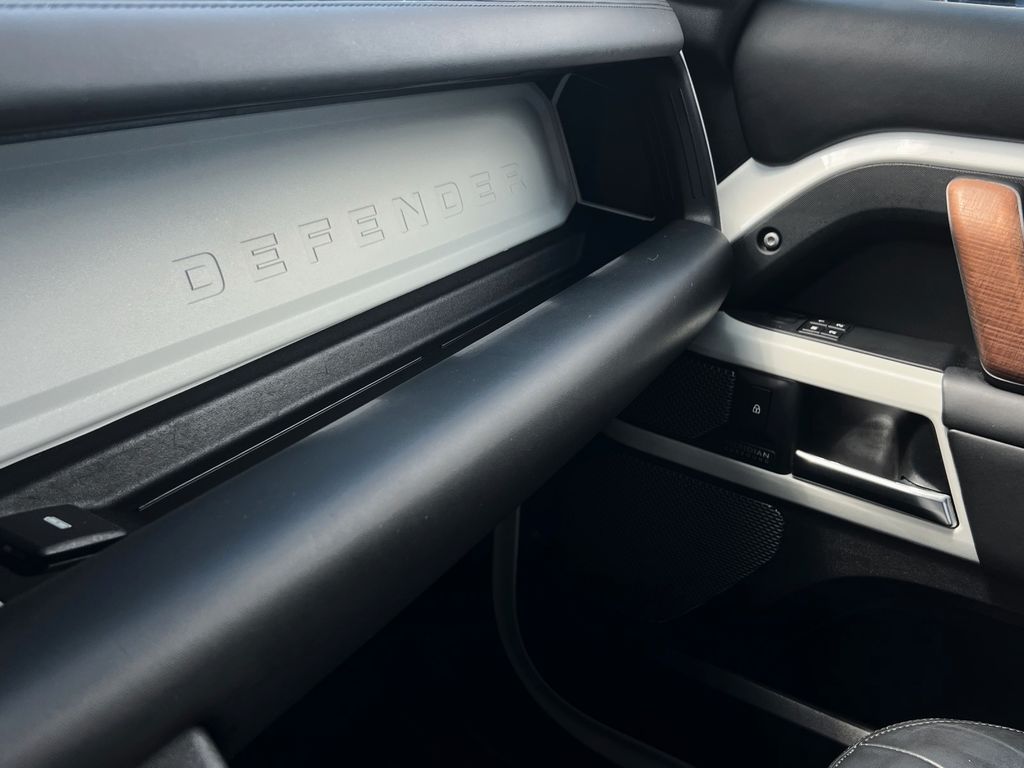 Land Rover Defender 2020