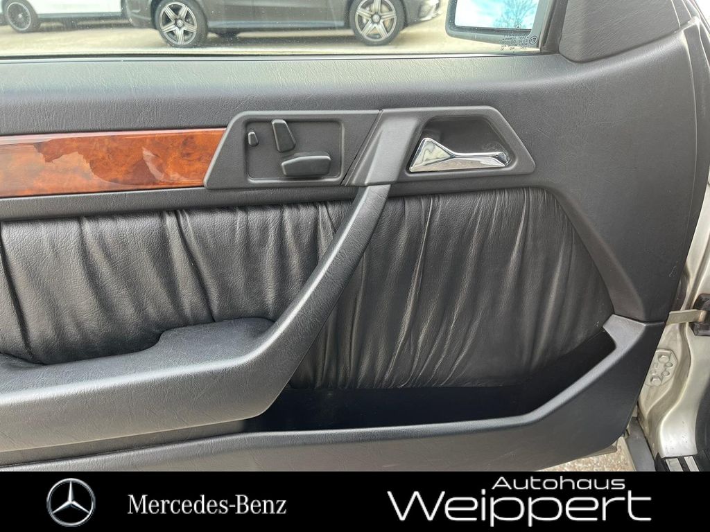 Mercedes-Benz 320 1993