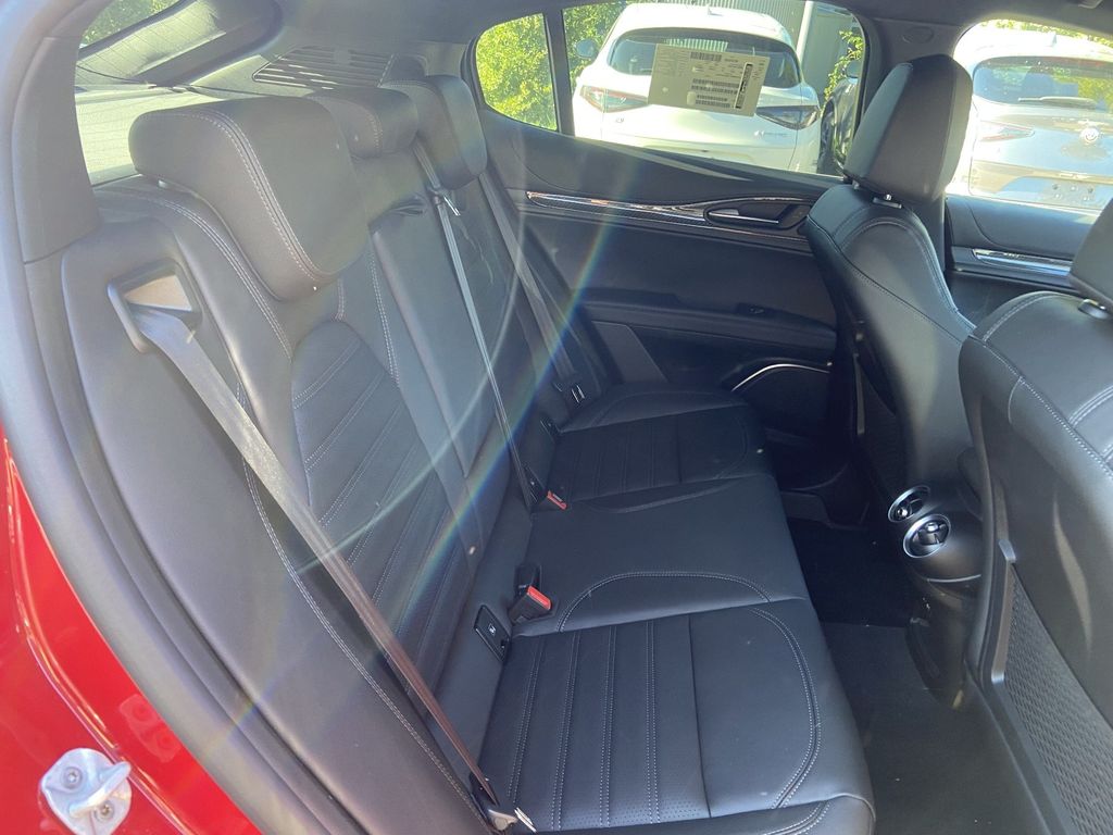 Alfa Romeo Stelvio 2023