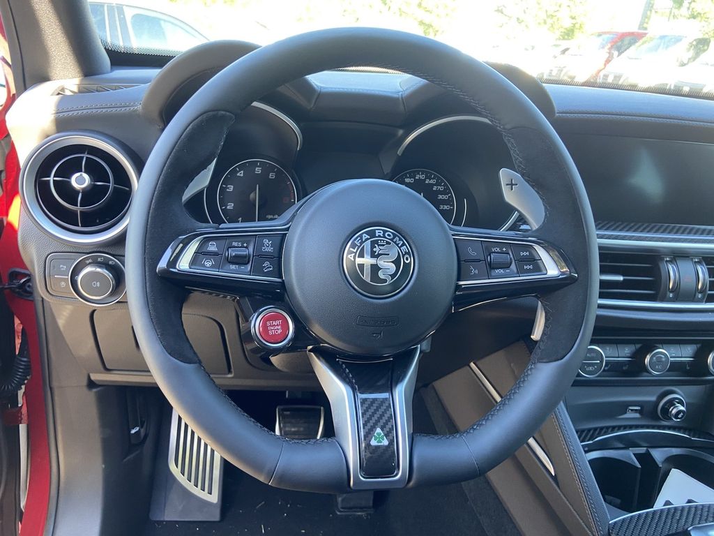 Alfa Romeo Stelvio 2023