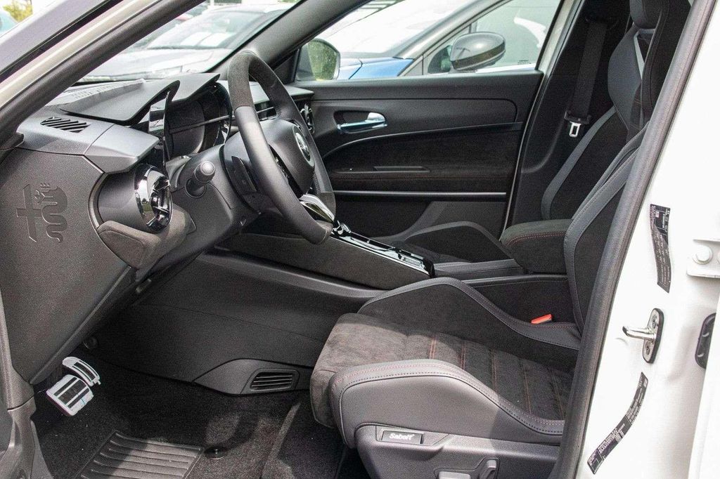 Alfa Romeo Junior 2025