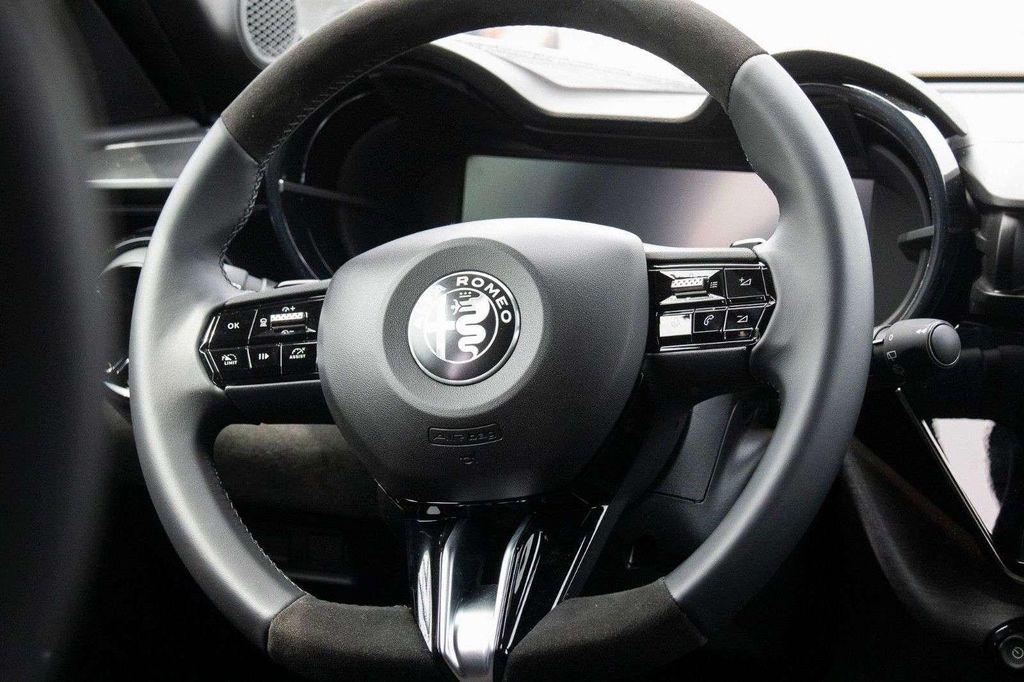 Alfa Romeo Junior 2025