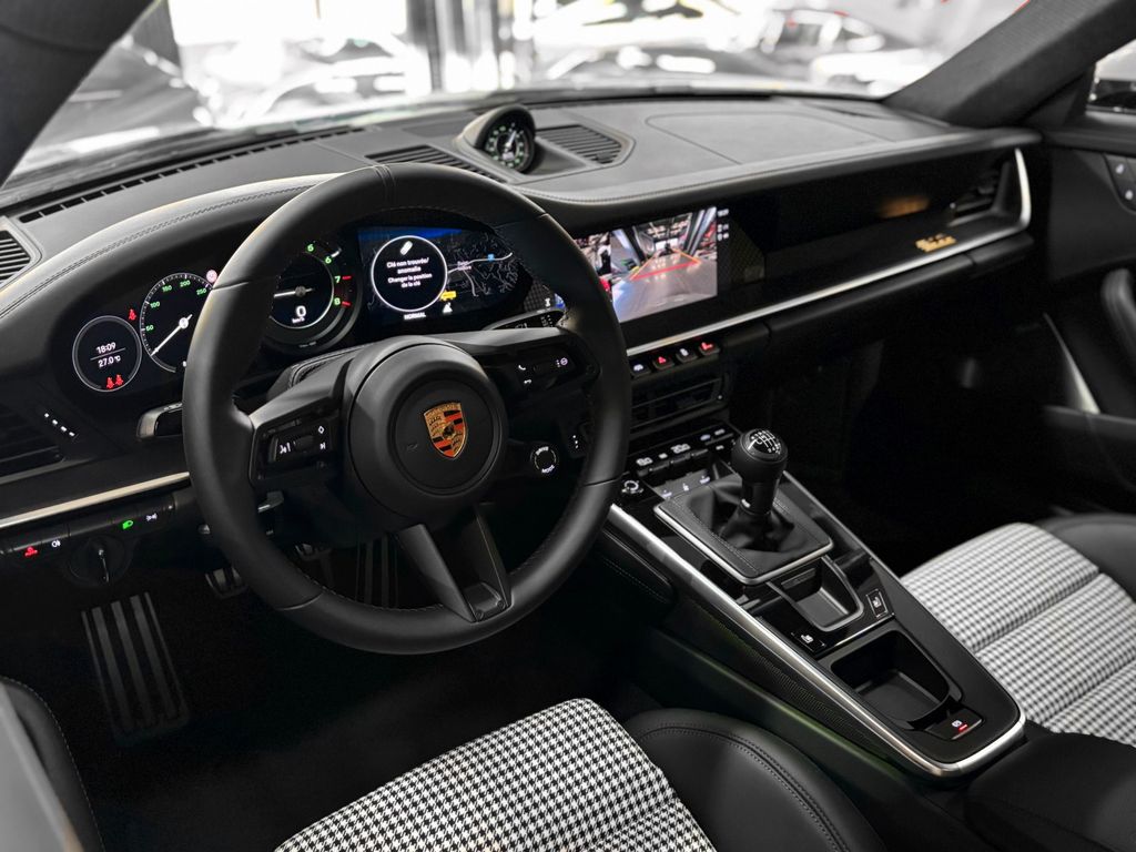 Porsche 992 2025