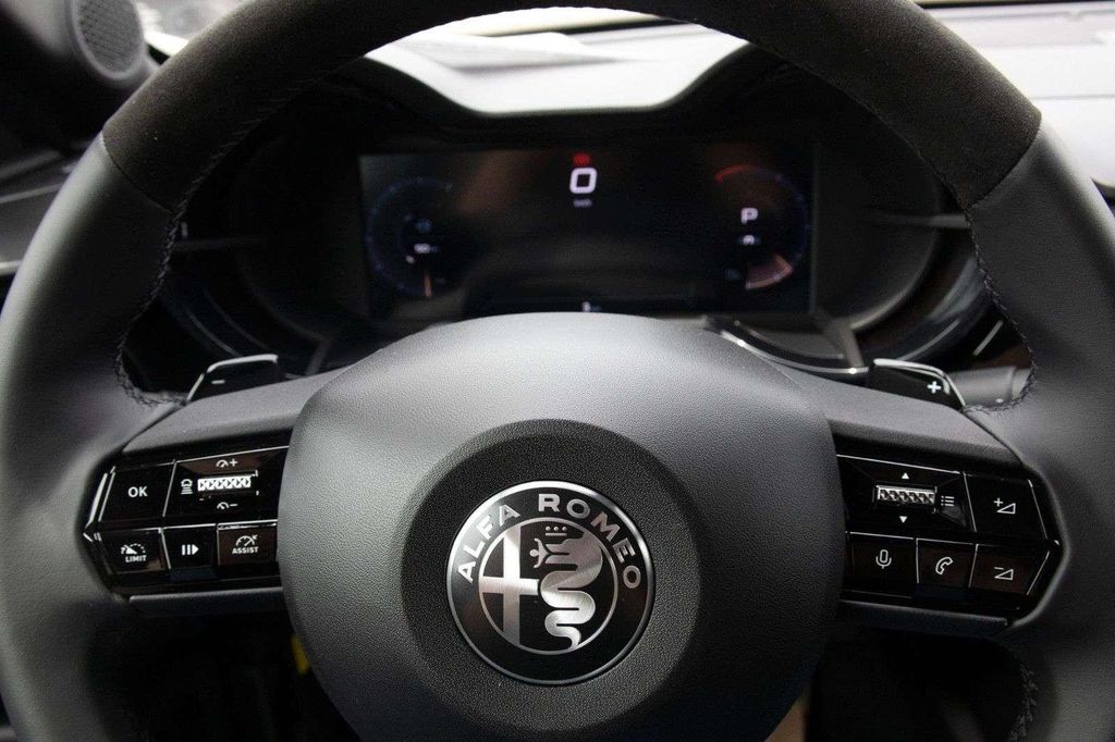 Alfa Romeo Junior 2025