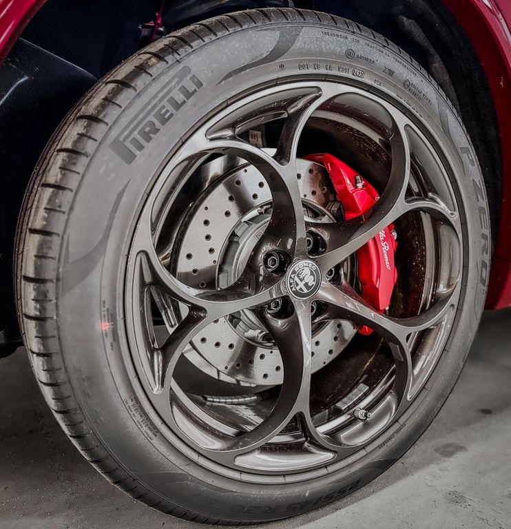 Alfa Romeo Stelvio 2025