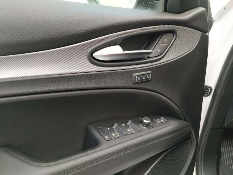 Alfa Romeo Stelvio 2023