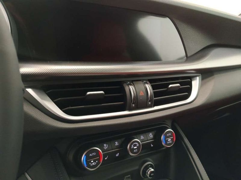 Alfa Romeo Stelvio 2023