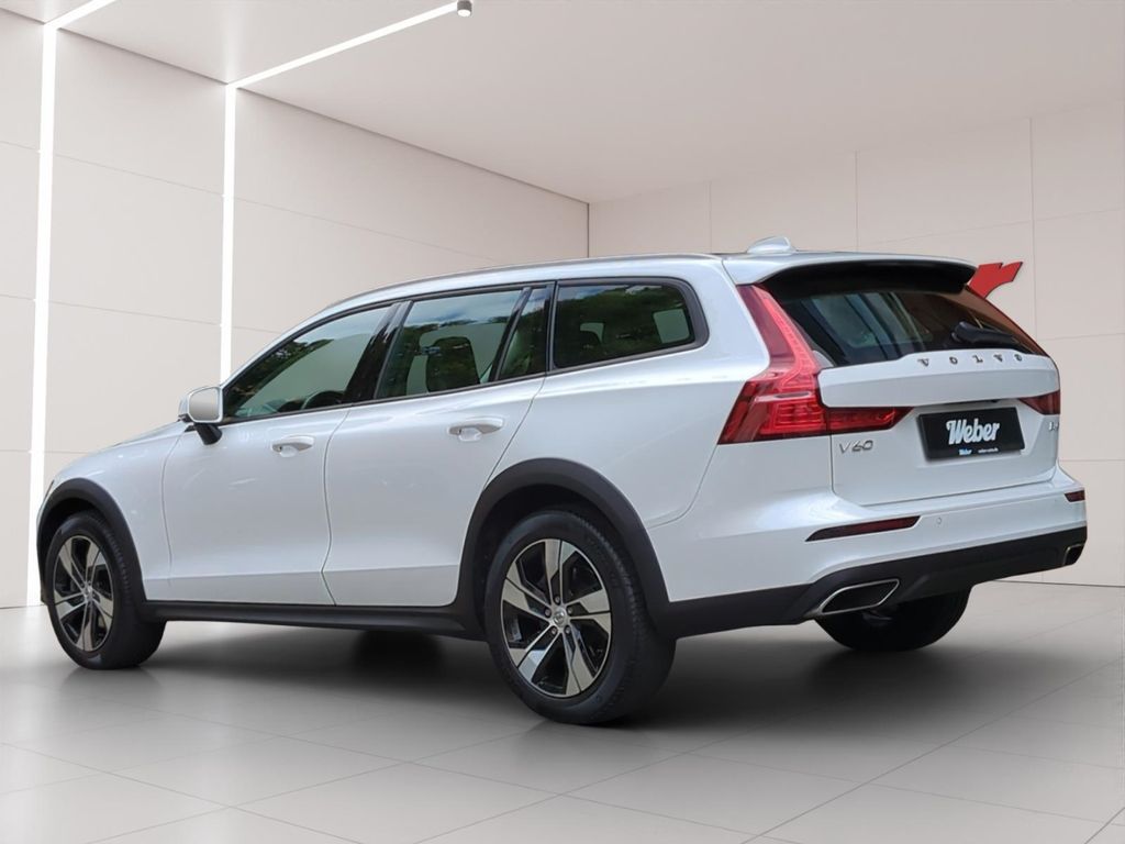 Volvo V60 Cross Country 2021