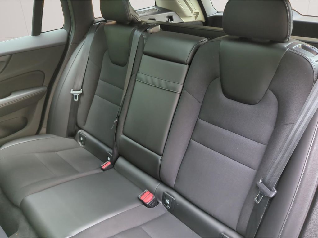 Volvo V60 Cross Country 2021