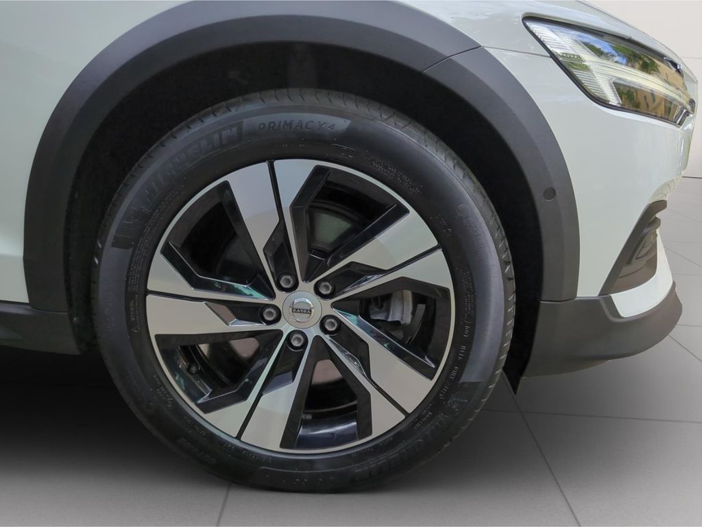 Volvo V60 Cross Country 2021