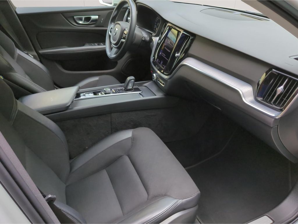 Volvo V60 Cross Country 2021