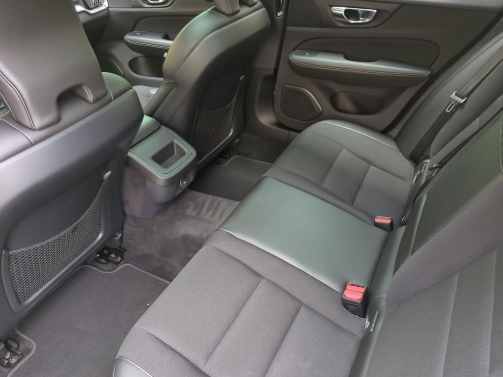 Volvo V60 Cross Country 2021