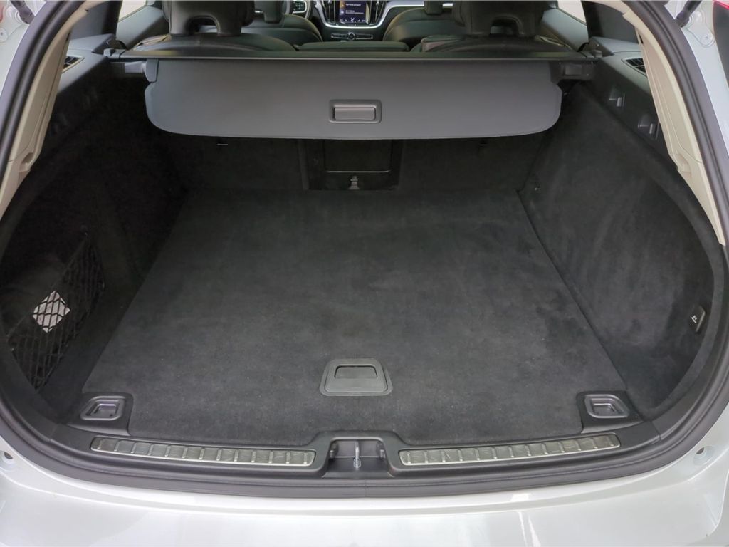 Volvo V60 Cross Country 2021