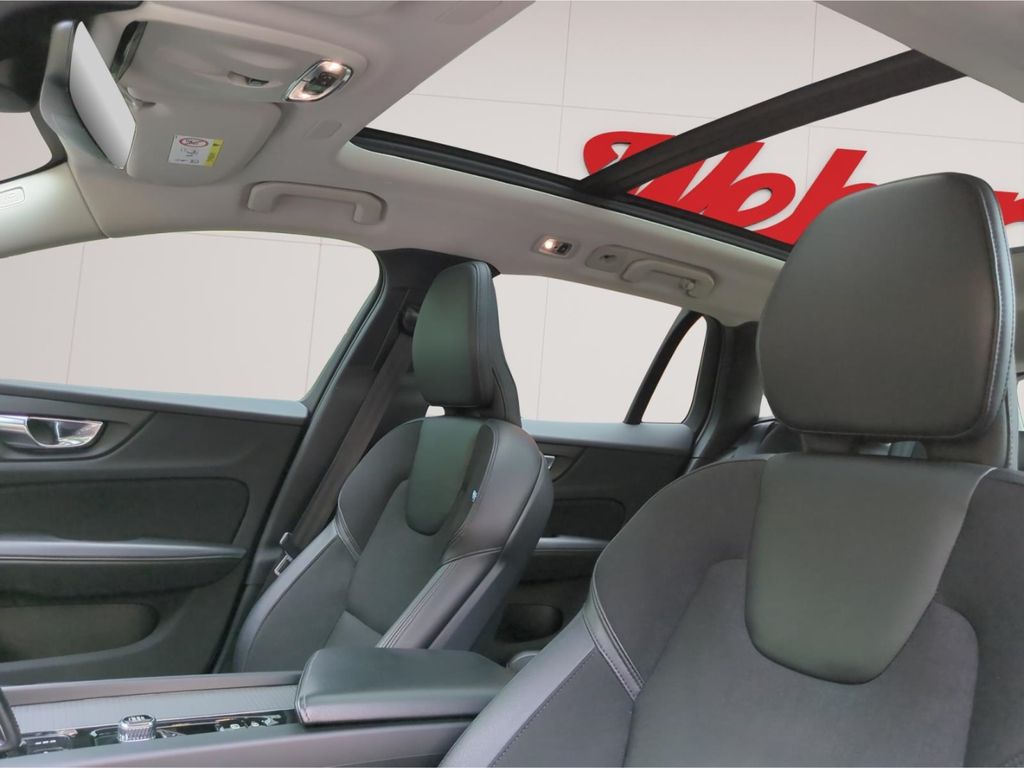 Volvo V60 Cross Country 2021