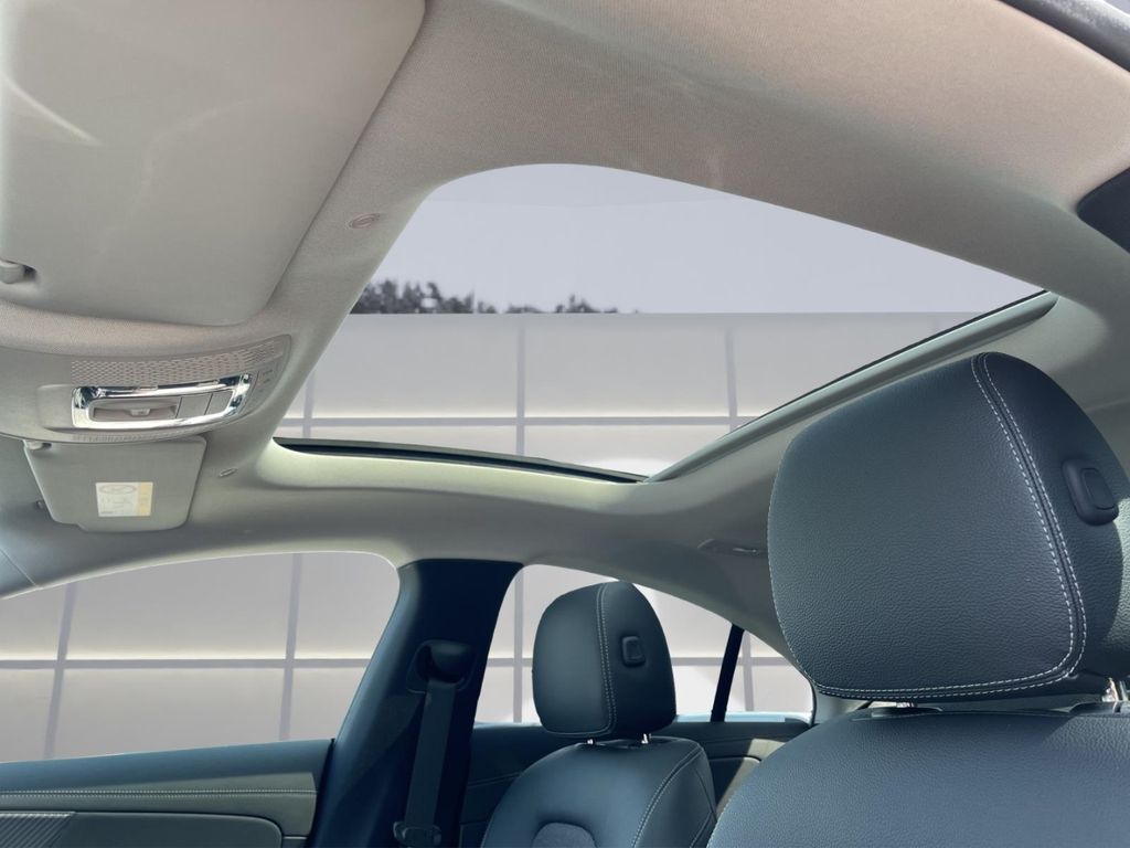 Mercedes-Benz CLA 180 2025