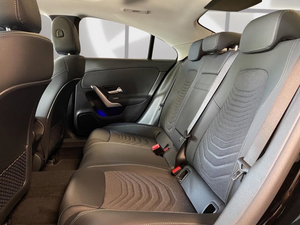 Mercedes-Benz CLA 180 2025