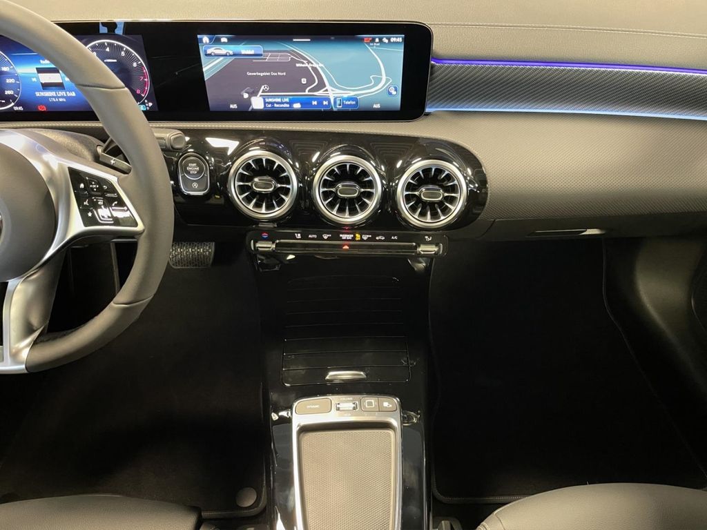 Mercedes-Benz CLA 180 2025