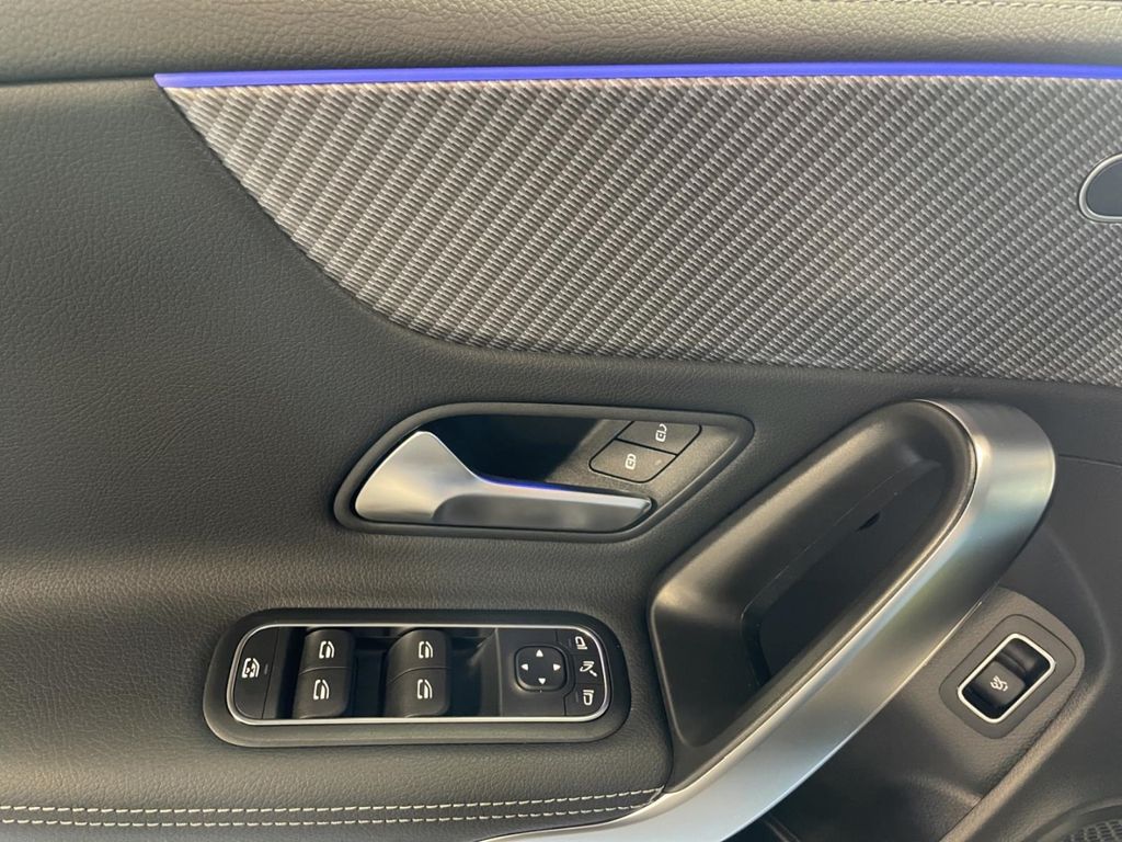 Mercedes-Benz CLA 180 2025