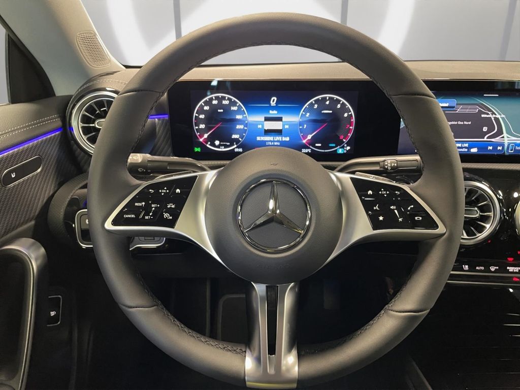 Mercedes-Benz CLA 180 2025