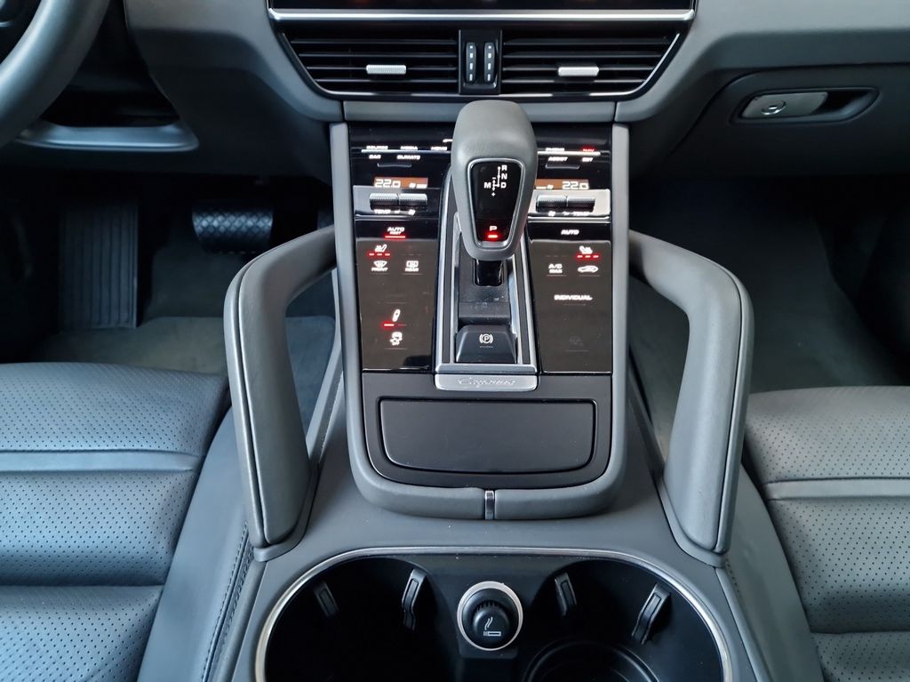 Porsche Cayenne 2021