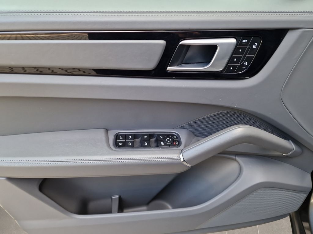 Porsche Cayenne 2021