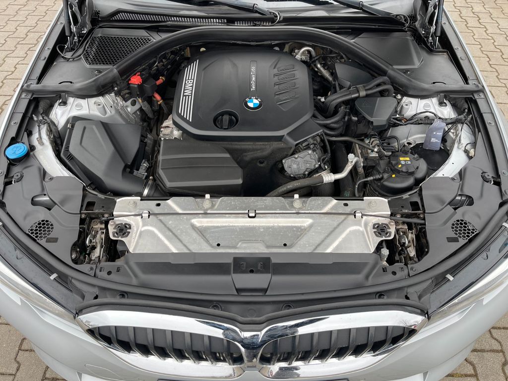 BMW 318 2019