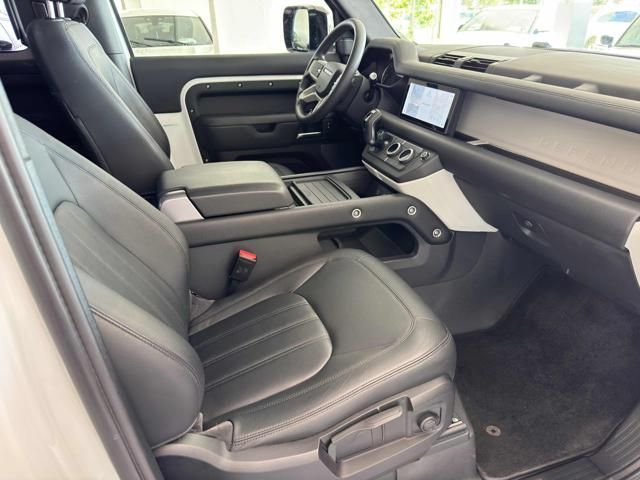 Land Rover Defender 2021