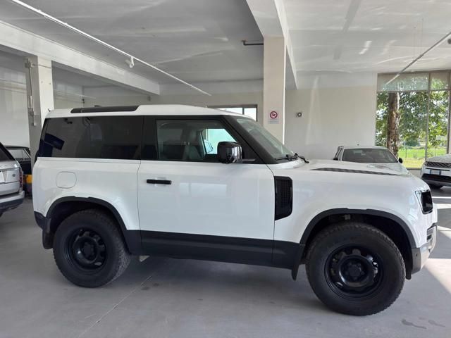 Land Rover Defender 2021