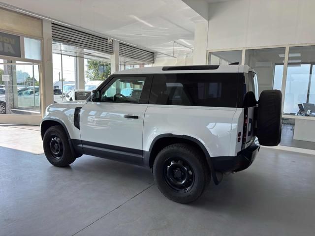 Land Rover Defender 2021