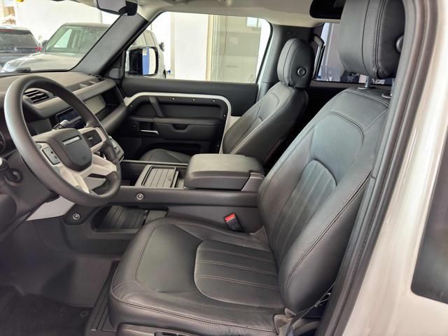 Land Rover Defender 2021